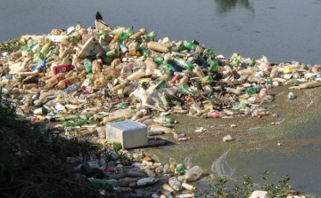 Szeméthegyeket hagynak maguk után az áradó folyók a Nyugat-Balkánon