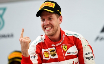 Vettel nyerte az idénynyitó, ausztrál futamot